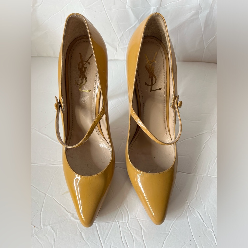 YSL Saint Laurent Patent Leather Pumps Neutrals
Semi-Pointed Toes Platform